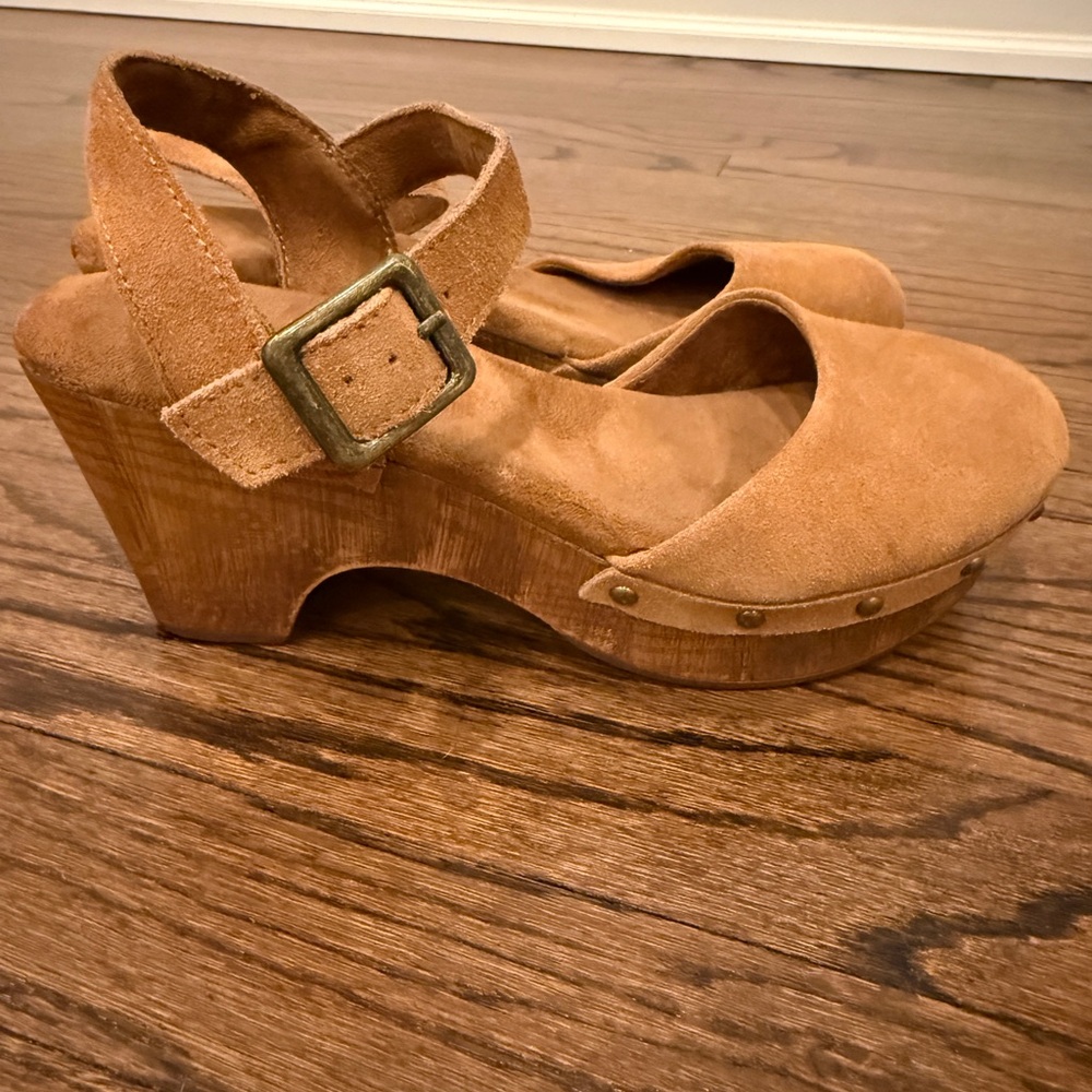 House of Harlow 1960 Tan Suede Platform Clogs with Studs Size 8.5 - Picture 5 of 16